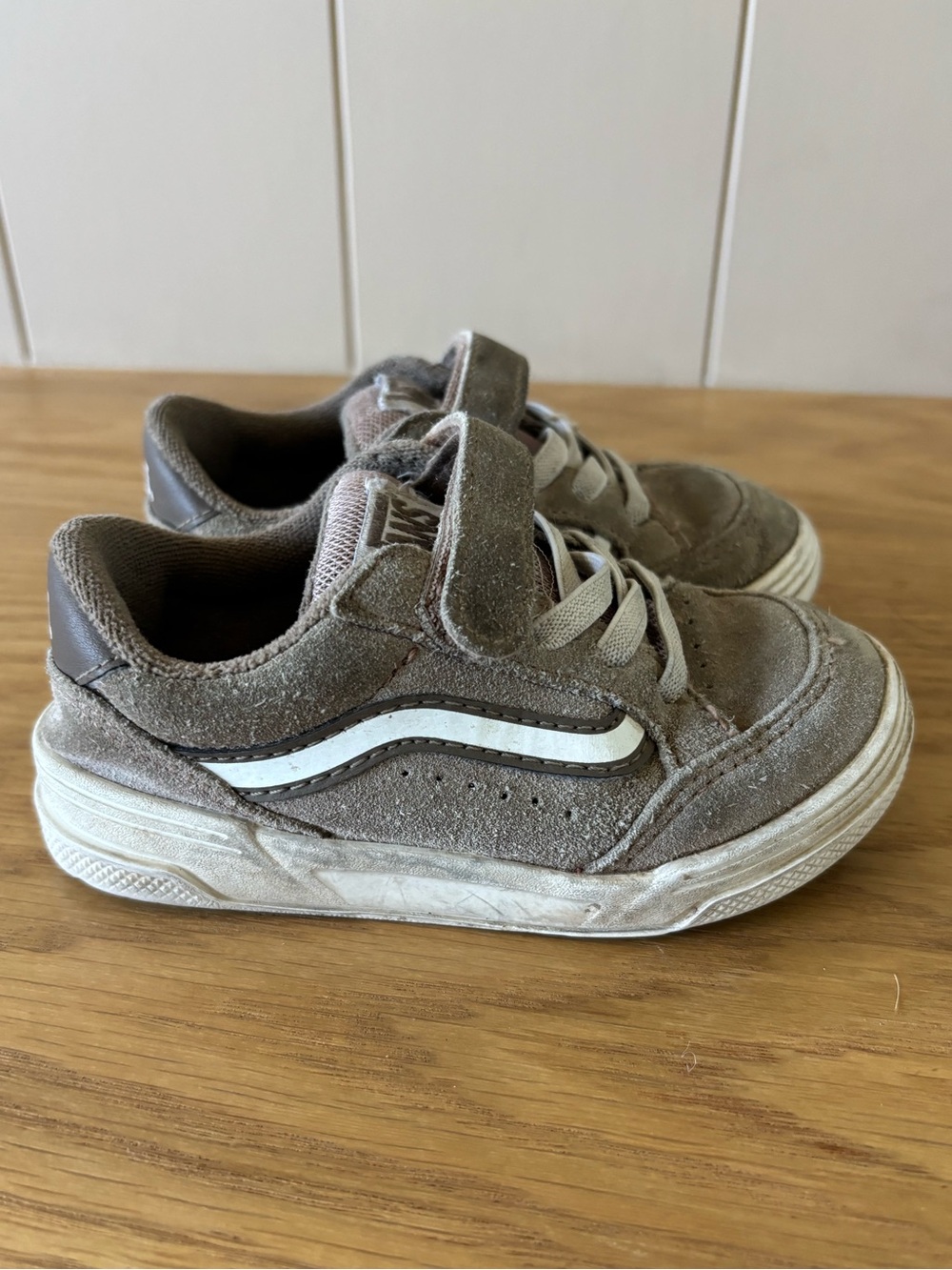 Tan toddler boy size 8 vans